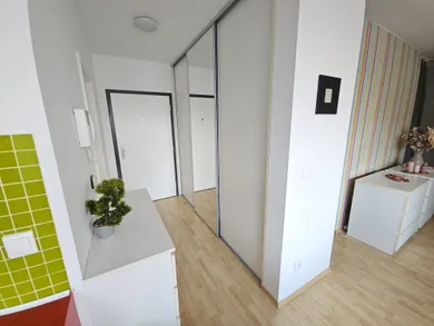 Na prenájom 2-izbový byt, 40 m², Bratislava-Ružinov, Nevädzová