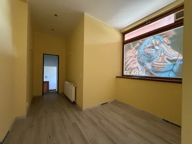 Na prenájom komerčné, 68 m², Pezinok, Jesenského