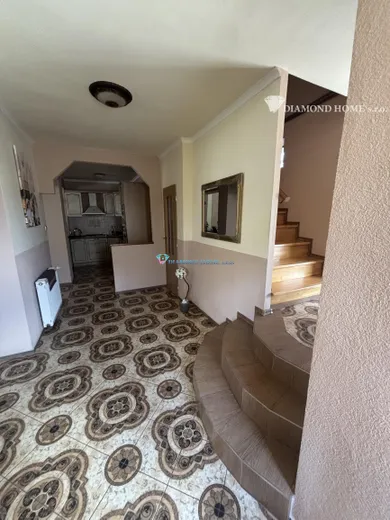 Na predaj dom, 192 m², Okoč, Vinohradská
