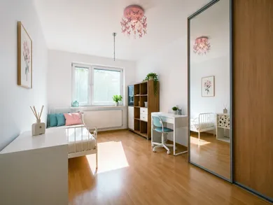 Na prenájom 4-izbový byt, 85 m², Bratislava-Petržalka, Pečnianska