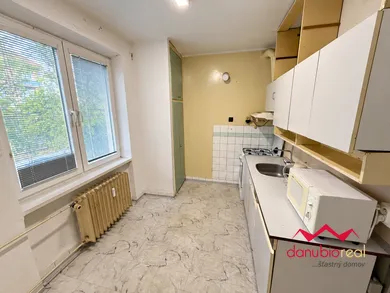 Na predaj 3-izbový byt, 59 m², Nové Zámky