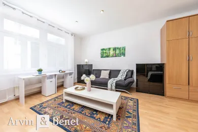 Na prenájom 2-izbový byt, 49 m², Bratislava-Staré Mesto, Špitálska