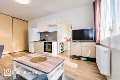 Na predaj 1-izbový byt, 39 m², Bratislava-Ružinov, Exnárova