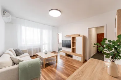 Mieszkania na wynajem, 3-pokojowe, Košice-Juh · €850