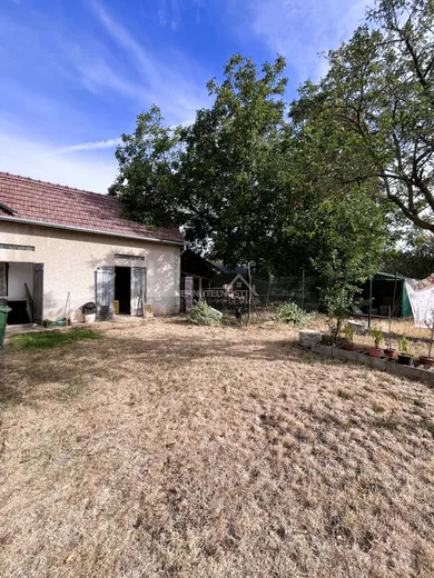 Na predaj 4-izbový dom, 180 m², Malé Kozmálovce