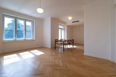 Na predaj 3-izbový byt, 218 m², Bratislava-Staré Mesto, Okánikova
