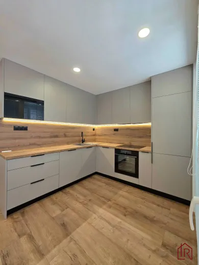 Mieszkania na sprzedaż, 4-pokojowe, Košice-Juh · €267 000