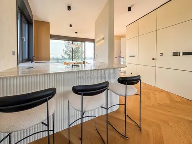 Na prenájom 5-izbový byt, 266 m², Bratislava-Staré Mesto