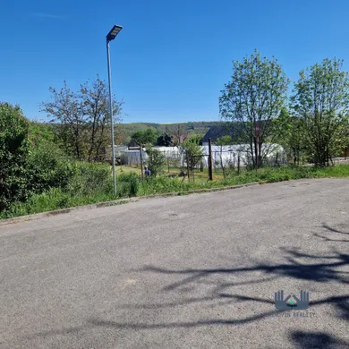 Na predaj pozemok, Terany