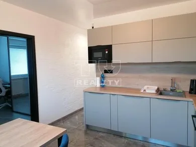 Na predaj 3-izbový byt, 68 m², Dubnica nad Váhom