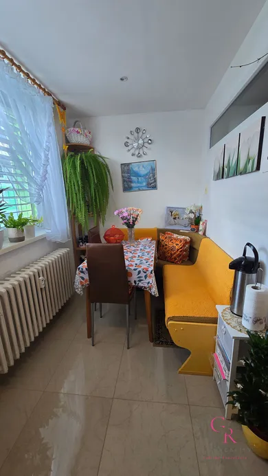 Na predaj 3-izbový byt, 64 m², Želiezovce, Sládkovičova