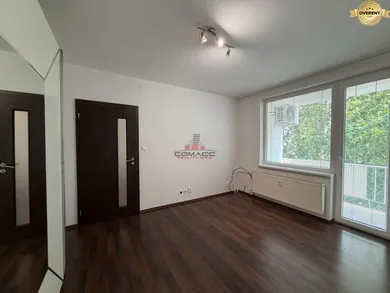 Na predaj 3-izbový byt, 77 m², Piešťany, Royova