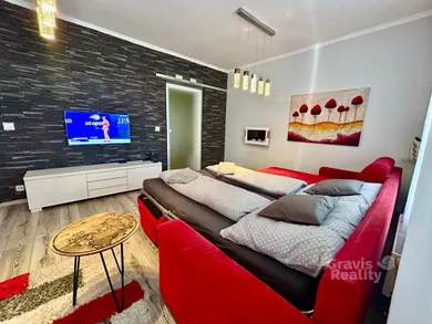 Na prenájom 1-izbový byt, 41 m², Bratislava-Ružinov, Mraziarenská