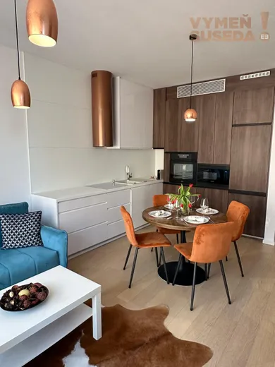 Na prenájom 2-izbový byt, 51 m², Bratislava-Staré Mesto, Čulenova