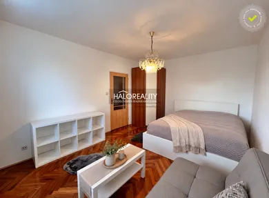 Na prenájom 1-izbový byt, 36 m², Levice, M. R. Štefánika