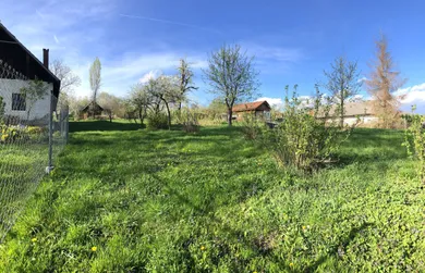 Na predaj pozemok, Dežerice