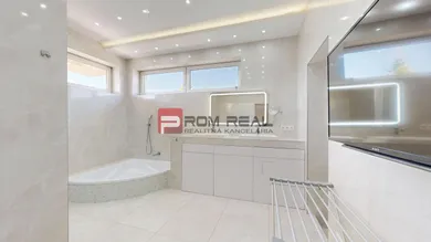 Na predaj 6-izbový dom, 384 m², Dunajská Streda