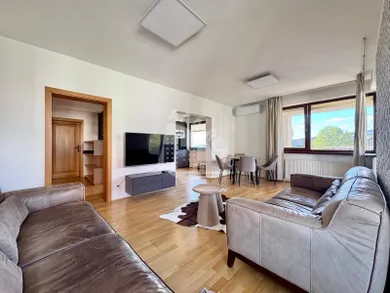 Byty na prenájom 4-izbový, Banská Bystrica · €1 200