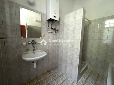 Na predaj 3-izbový dom, 127 m², Veľké Zálužie