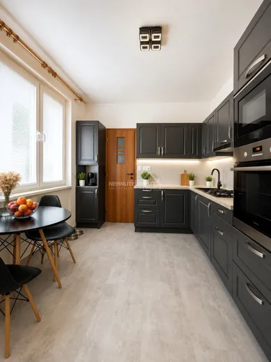 Na predaj 4-izbový byt, 84 m², Levice, Kyjevská