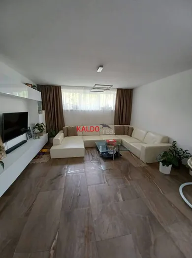 Na predaj dom, 150 m², Trstín