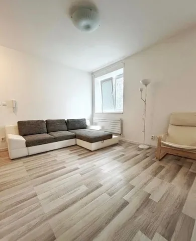 Na predaj 1-izbový byt, 27 m², Bratislava-Petržalka, Andrusovova