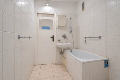 Na predaj 3-izbový byt, 63 m², Bratislava-Karlova Ves, Karloveská