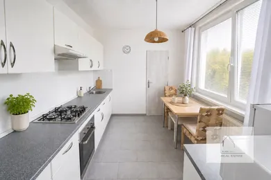 Na predaj 2-izbový byt, 66 m², Levice, Ul. M. R. Štefánika