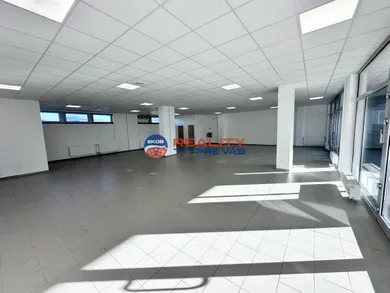 Na prenájom objekt, 196 m², Púchov, Dvory
