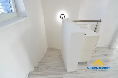 Na predaj 3-izbový byt, 78 m², Rovinka