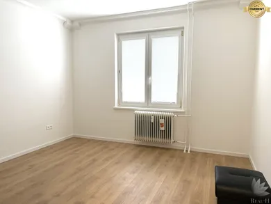 Na prenájom 3-izbový byt, 74 m², Bratislava-Ružinov, Sklenárova