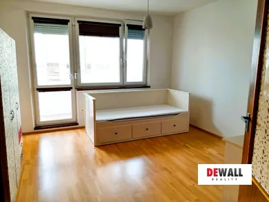 Na predaj 3-izbový byt, 75 m², Bratislava-Petržalka, Mlynarovičova