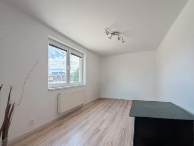 Na prenájom dom, 145 m², Bratislava-Ružinov, Hrachová