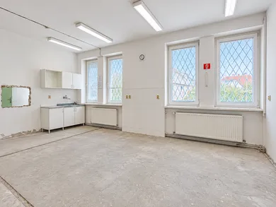 Na prenájom komerčné, 280 m², Prievidza, Svätoplukova