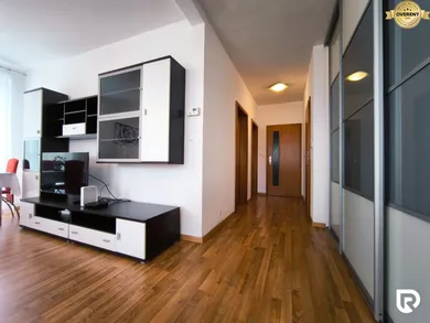 Na prenájom 3-izbový byt, Bratislava-Karlova Ves, Majerníkova