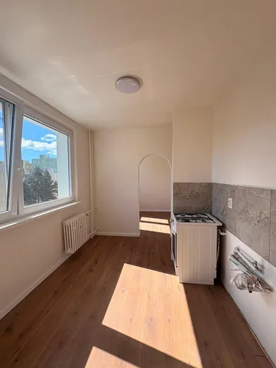 Na predaj 4-izbový byt, 76 m², Bratislava-Dúbravka, Cabanova