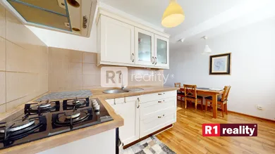 Na predaj 5-izbový dom, 260 m², Piešťany, Hurbanova