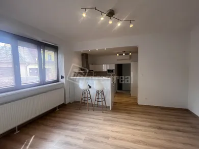 Na predaj 3-izbový byt, 79 m², Pezinok, Ul.SNP
