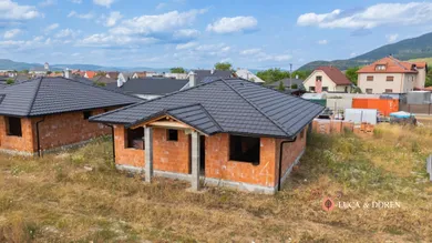 Domy na predaj 4-izbový, Košeca · €254 900