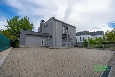 Domy na sprzedaż, Trenčín · €398 000