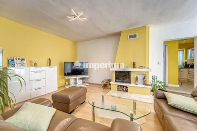 Na predaj 4-izbový dom, 198 m², Hamuliakovo