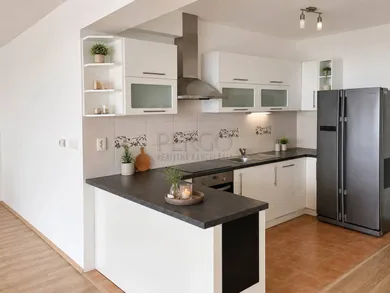 Na prenájom byt v Bratislava-Staré Mesto · €3 200 · Pôvodný stav