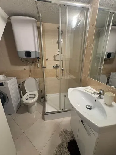 Na prenájom 1-izbový byt, 38 m², Bratislava-Ružinov, Pod gaštanmi