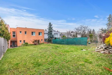 Na predaj 5-izbový dom, 450 m², Bratislava-Nové Mesto, Ambrova
