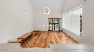 Na prenájom 7-izbový dom, 390 m², Bratislava-Rača, Drozdová
