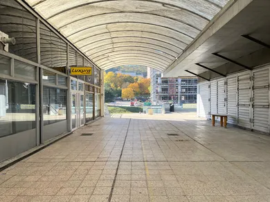 Na prenájom komerčné, 42 m², Bratislava-Dúbravka