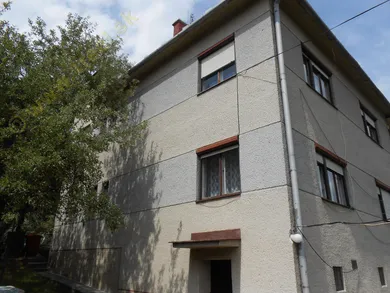 Na predaj 6-izbový dom, 140 m², Banská Bystrica