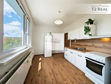 Квартири в оренду, 3-кімнатні, Prešov · €750