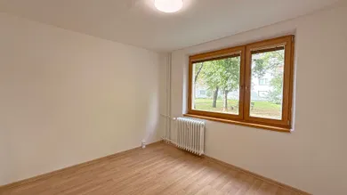 Na prenájom 3-izbový byt, 66 m², Senec, Svätoplukova