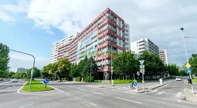 Na predaj 3-izbový byt, 59 m², Bratislava-Nové Mesto, Tomášikova
